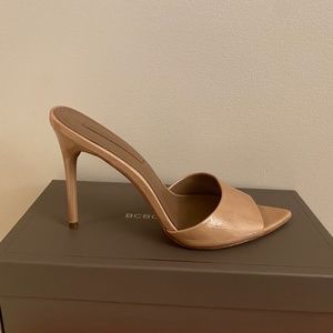 BCBG Nude Dana Mules box included